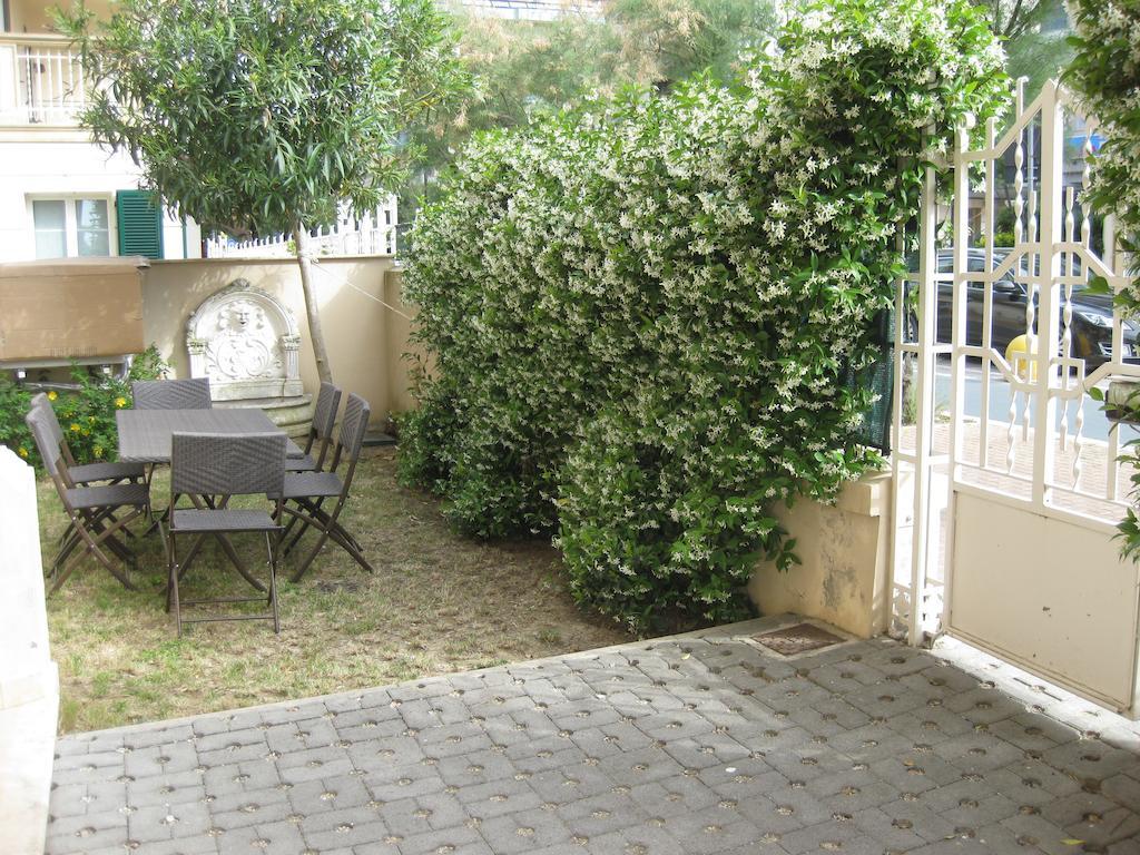 Appartamento In Villa Pesaro Quarto foto