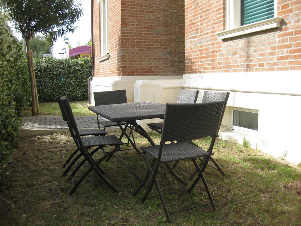 Appartamento In Villa Pesaro Quarto foto
